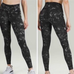 Lululemon Swift Speed High-Rise Tight 28" Aquila
Black Size 4